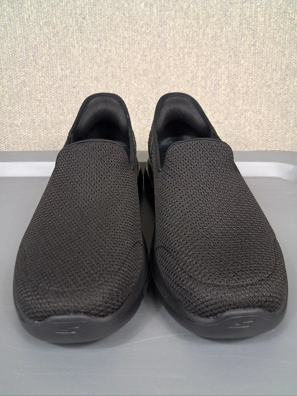 Skechers hands free